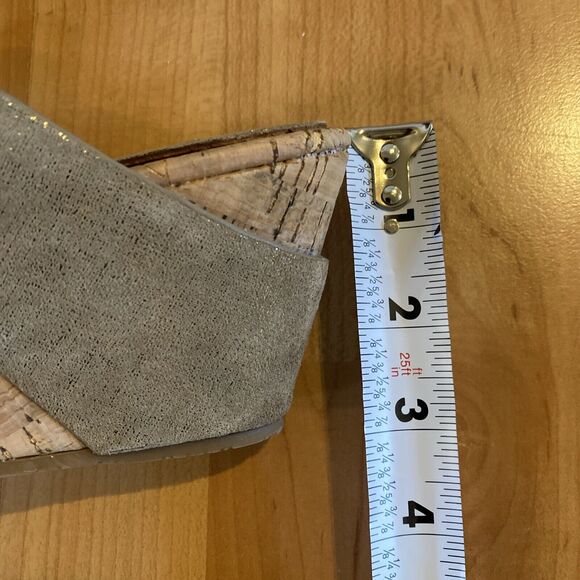 Donald Pliner Gyer Sandals Women's Size 10 Tan Gold Leather Cork Wedge Toe Loop - Picture 11 of 12